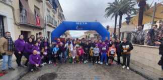 Archidona desafía al frío en una colorida VIII San Silvestre a beneficio de Payasos de Hospital