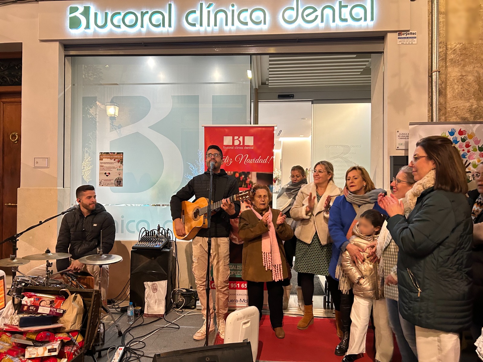 Actuacion de Son del Puerto en el evento solidairio La Navidad es compartir en Antequera en 2024