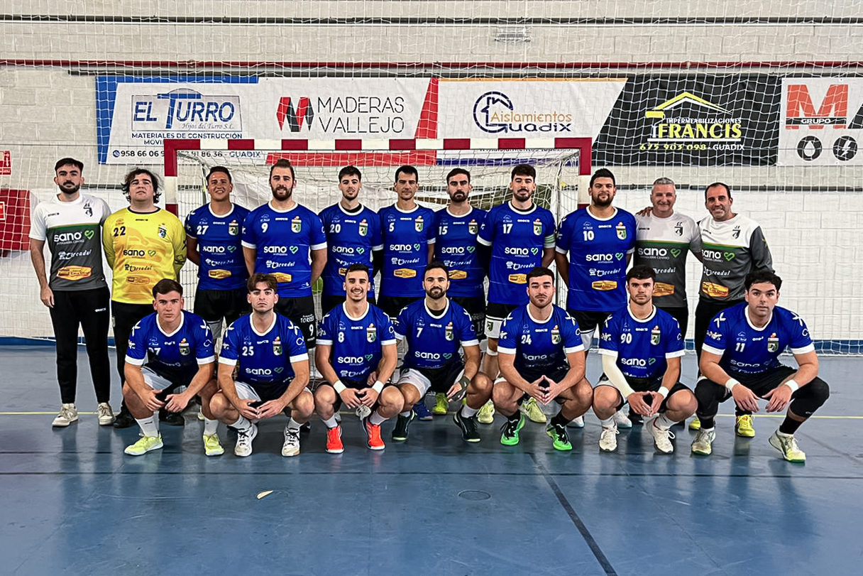 El equipo en el Pabellon Jose Cano de Vicar