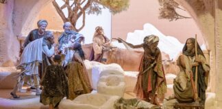 El arte belenista alumbra la Navidad en Mollina