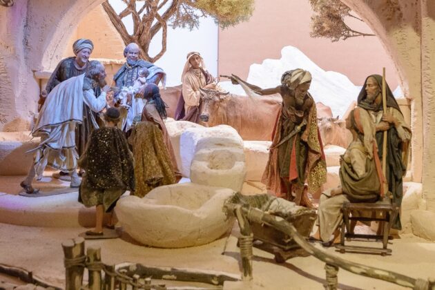 Escena de la Adoracion de los Reyes Magos en La Cueva 1