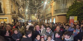 Antequera enciende una nueva Navidad bajo la lluvia