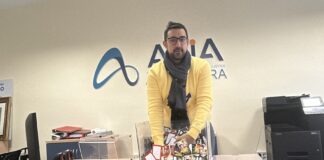 Juan de Dios Mora, ganador del cheque de 3.000 euros por comprar en el comercio local de Antequera