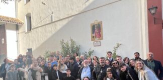 Las parroquias de Santiago y de San Pedro de Antequera peregrinan a Sevilla por el año Jubilar de la Esperanza