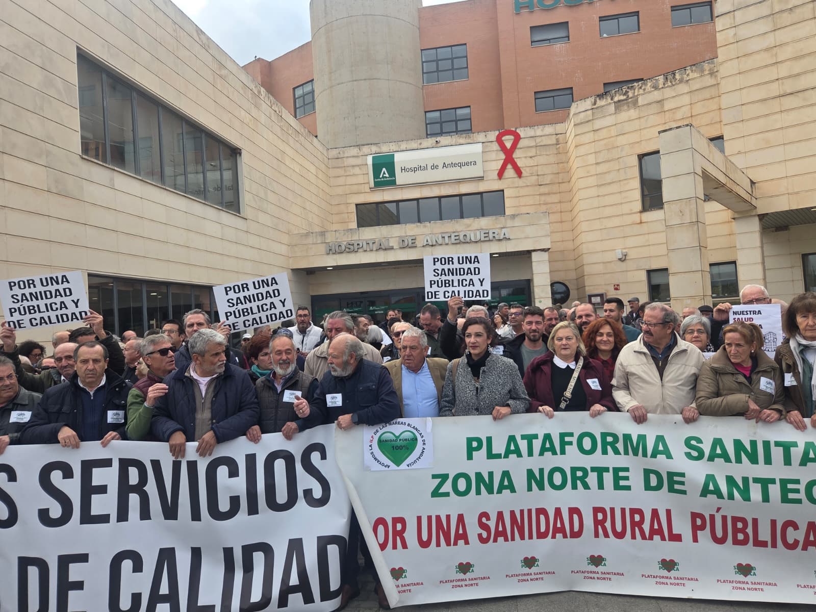 Multitudinaria concentración en el Hospital de Antequera por una sanidad "pública y de calidad" 37 WhatsApp Image 2025 12 02 at 11.36.16 1