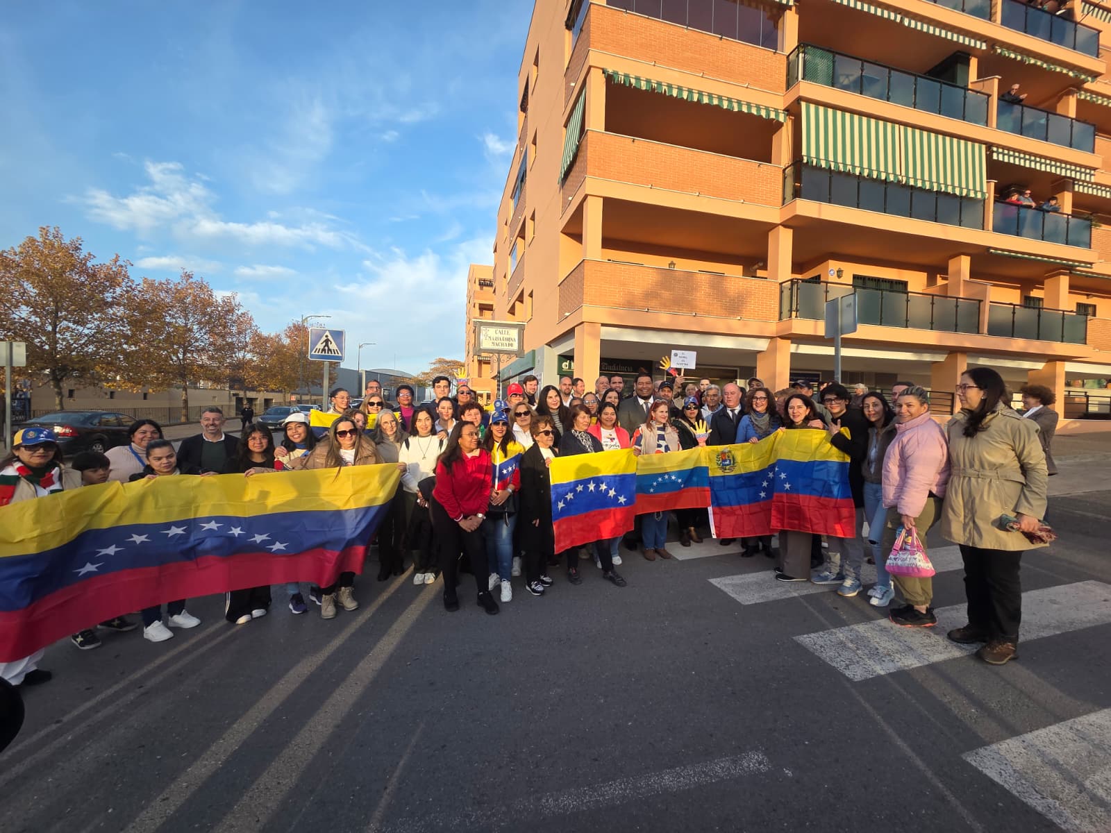 Clamor en Antequera por una Venezuela libre en la inauguración de la calle María Corina Machado 25 WhatsApp Image 2025 12 09 at 17.16.47