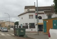 Polémica en Sierra de Yeguas por un semáforo radar con multas de 200 euros y 4 puntos: «Esto es un atraco»