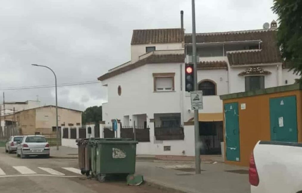 Polémica en Sierra de Yeguas por un semáforo radar con multas de 200 euros y 4 puntos: «Esto es un atraco» 3 WhatsApp Image 2025 12 12 at 07.21.59 e1765529870945