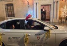 Taxistas de Antequera regalan a los mayores un paseo mágico para ver el alumbrado de Navidad
