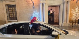 Taxistas de Antequera regalan a los mayores un paseo mágico para ver el alumbrado de Navidad