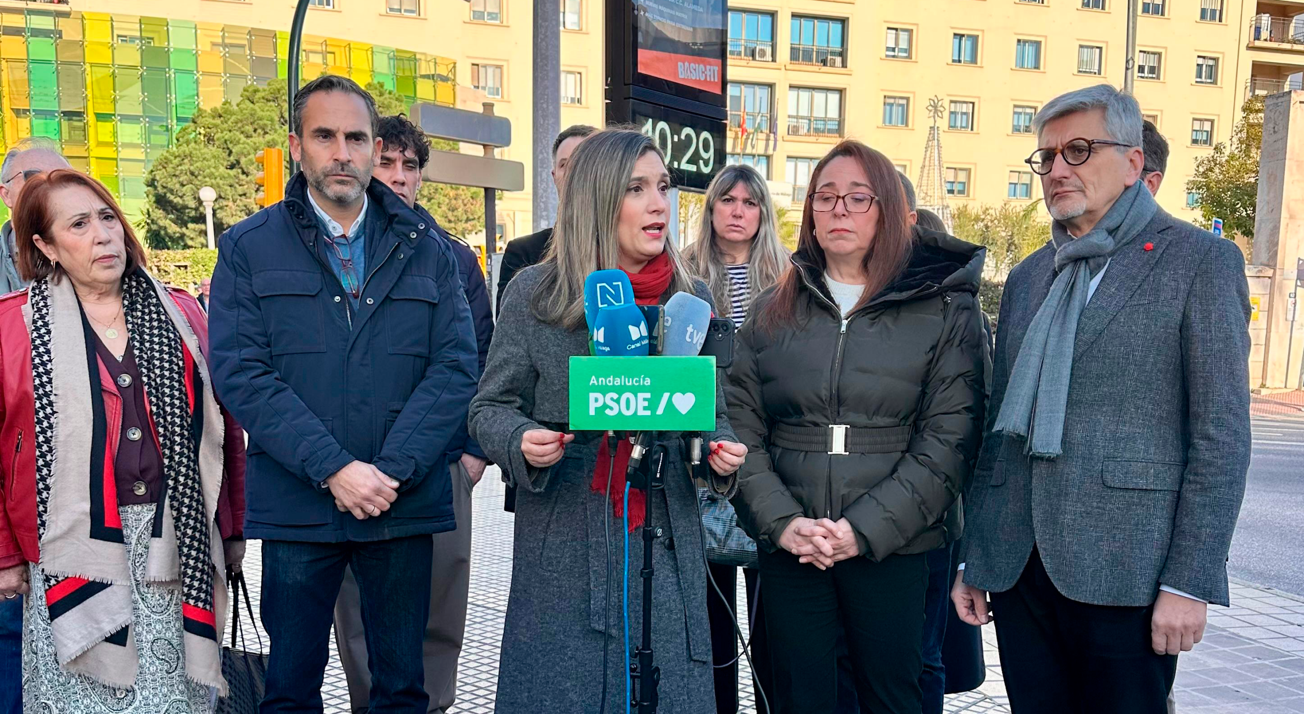 El PSOE pone cara al "drama" de la sanidad pública: una vecina de Antequera lleva meses esperando una biopsia para saber si tiene cáncer 1 13012026 maria marquez josele aguilar y mayte arjona en rueda de prensa en malaga scaled