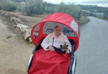 Mayores de la residencia de Archidona salen a pasear en bicicleta gracias a un programa de inclusión social