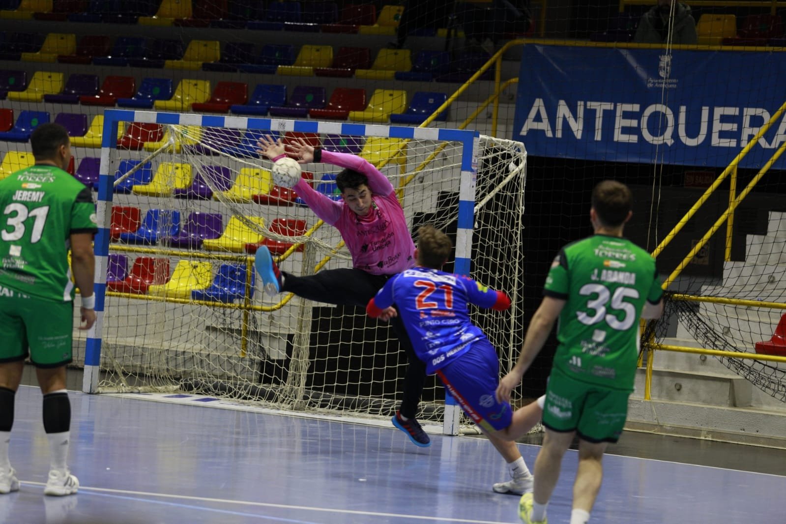 El BM Dólmenes inicia el nuevo año con victoria (35-29) 8 20260111 131307