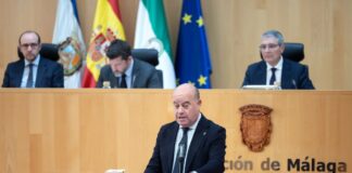 El alcalde de Antequera reclama “respeto al reparto competencial del Estado” en la Tribuna de Alcaldes de la Diputación de Málaga