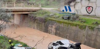 Herido y evacuado en helicóptero tras precipitar su coche por un puente en la A-45 por Casabermeja