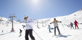 Esquí en Sierra Nevada, rutas en bicicleta, barranquismo o karting gratis para los jóvenes de la provincia de Málaga este invierno