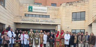 GALERÍA | El Hospital de Antequera se llena de ilusión con la visita de los Reyes Magos