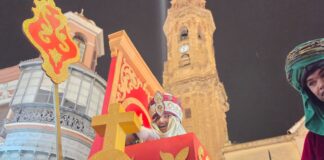 Los Reyes Magos hacen frente a la lluvia y reparten magia e ilusión por Antequera