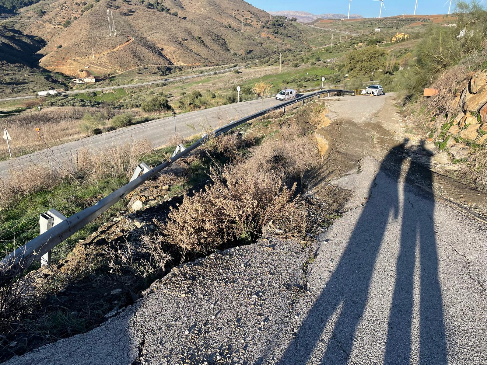La Diputación se compromete a colaborar en el arreglo de un vial de acceso al polideportivo de Carratraca 8 vial al polideportivo de carratraca 2
