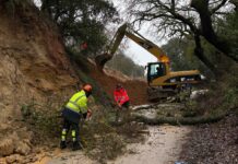 Archidona acondiciona la carretera de las Viñas para su próxima reapertura tras el paso del temporal