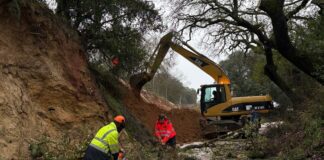 Archidona acondiciona la carretera de las Viñas para su próxima reapertura tras el paso del temporal