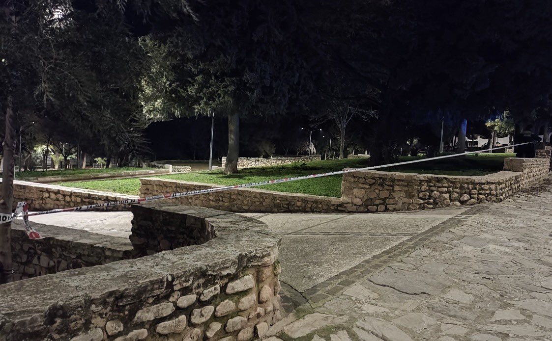 Antequera vuelve a decretar el cierre de parques y jardines por el temporal de viento 2 HBBQuvBWoAACyKO