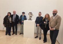 El MAD de Antequera inaugura su temporada expositiva con ‘El lenguaje del hormigón’, la obra social y matérica de Andrés Montesanto