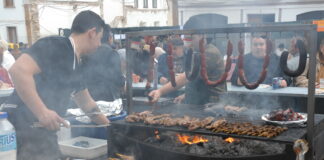El sabor de siempre vuelve a Ardales: 500 kilos de carne para degustar y un gran mercadillo gastronómico este domingo en su XXIX Fiesta de la Matanza