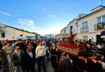 Los niños de Sierra de Yeguas celebran la procesión del Cristo del Amor