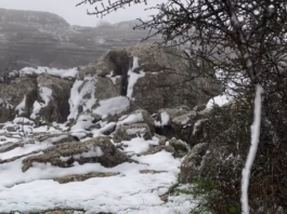 El Torcal de Antequera amanece cubierto de nieve