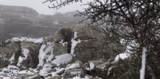 El Torcal de Antequera amanece cubierto de nieve