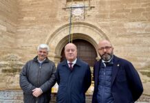 El escudo del Cardenal de la Cueva vuelve a coronar la fachada de San Pedro