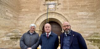 El escudo del Cardenal de la Cueva vuelve a coronar la fachada de San Pedro