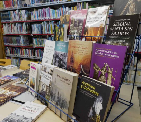 La Biblioteca de Archidona estrena una exhaustiva sección bibliográfica sobre la Semana Santa andaluza