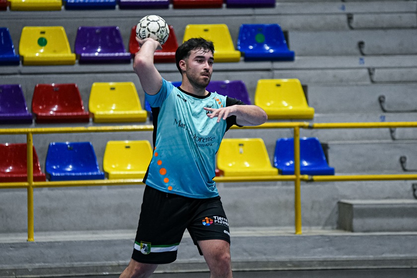 El Sano Antequera BM. Torcal abre el playoff este sábado en el Argüelles ante el Viamed San Fernando con el billete para la Final Four en juego 2 Pase de Mario Sillero en un entrenamiento 1