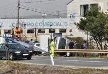 Un vehículo se sale en la A-7281 a la altura de ADIPA en Antequera