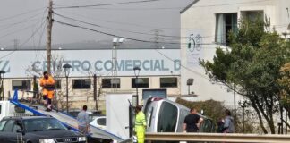 Un vehículo se sale en la A-7281 a la altura de ADIPA en Antequera