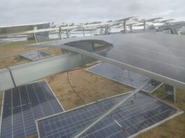 Alertan del vertido de restos de placas solares en Cañete la Real tras el temporal