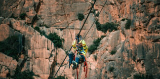El puente colgante más largo de España toma forma en el Caminito del Rey