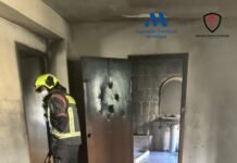 Intervención de emergencia en Antequera por el incendio de una casa en el Callejón de Jesús