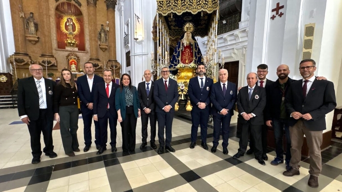 8e116115df2f652659195a3e1e449b37 L