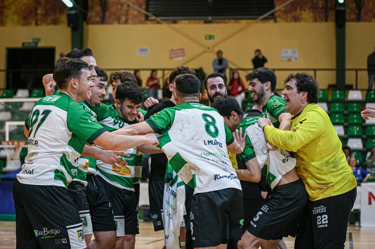 El Sano Antequera consigue el pase a la Final Four 1 Celebracion del equipo tras el u