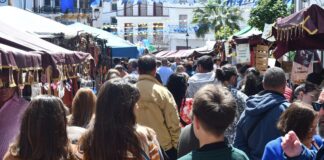 Cañete la Real calienta fogones para celebrar su X Feria del Pavo