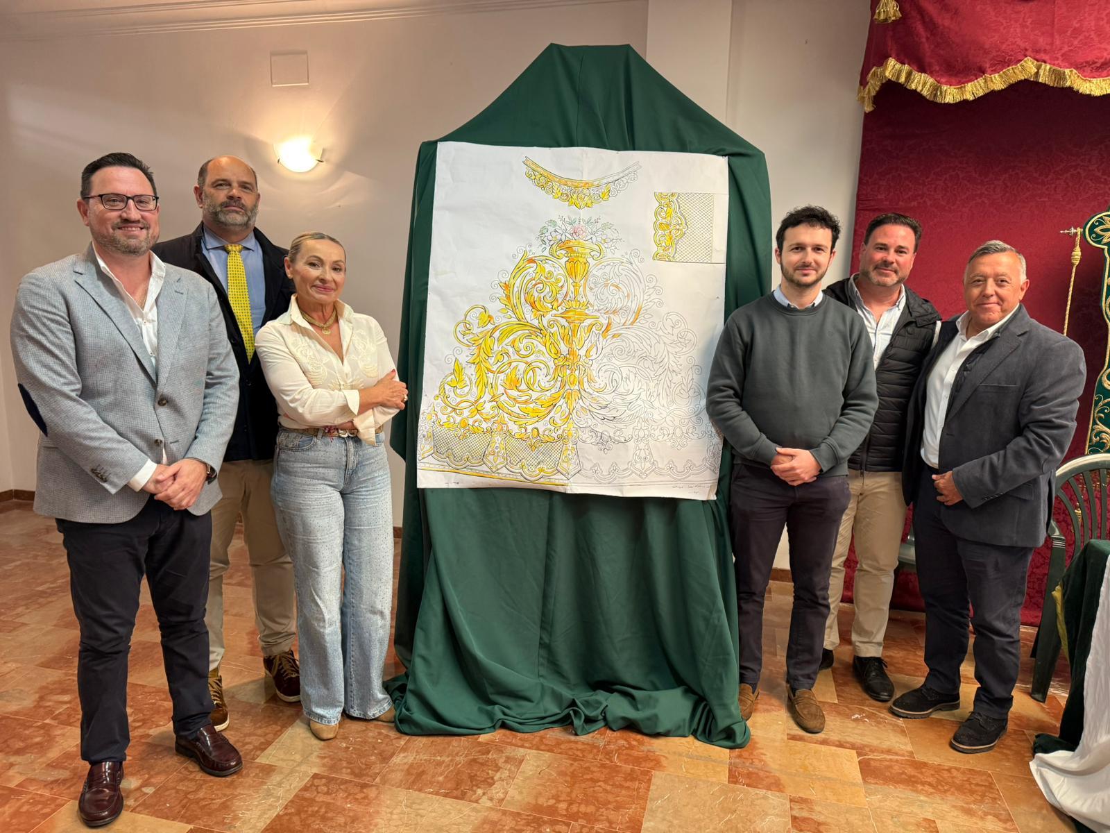 Presentacion del proyecto de nueva saya para Maria Santisima de la Esperanza con la hermana mayor Maria del Carmen Garcia junto con el alcalde Miguel A. Sanchez izda