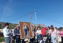 La Virgen de Jeva procesiona en la intimidad por los alrededores de su ermita