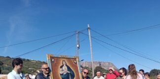 La Virgen de Jeva procesiona en la intimidad por los alrededores de su ermita