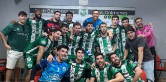 El Club Balonmano Los Dólmenes vence por 38-26 a Moguer en la despedida de Fernando Moreno