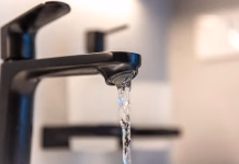 Las fuertes rachas de viento provocan una avería eléctrica en el depósito de El Puntal que afecta al suministro de agua en Villanueva de la Concepción