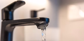 Las fuertes rachas de viento provocan una avería eléctrica en el depósito de El Puntal que afecta al suministro de agua en Villanueva de la Concepción