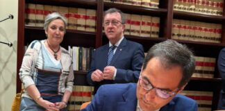 El consejero de Justicia mantiene reunión con profesionales de la Abogacía de Antequera